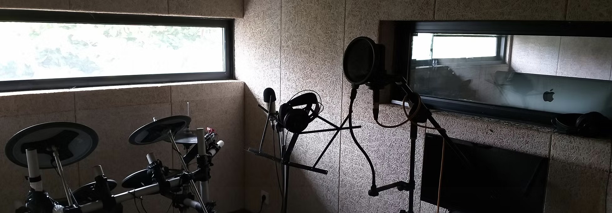 Voice recording room